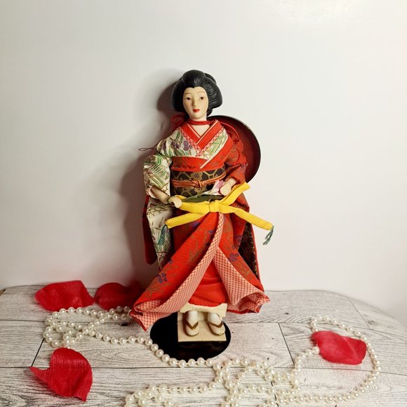 Exquisite Vintage Japanese Porcelain Geisha Doll - Picture 3 of 10
